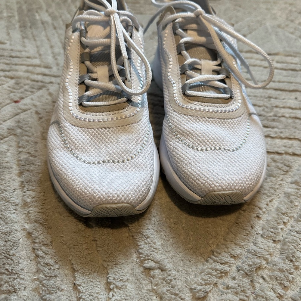 White adidas women’s 7.5 - Picture 2 of 5